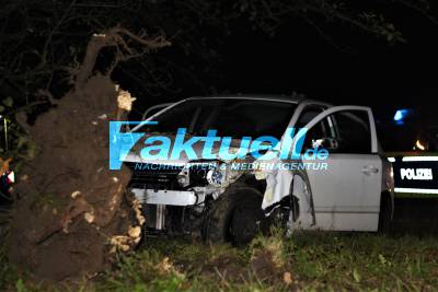 Leutenbach: Opel Astra fährt Frontal in Baum