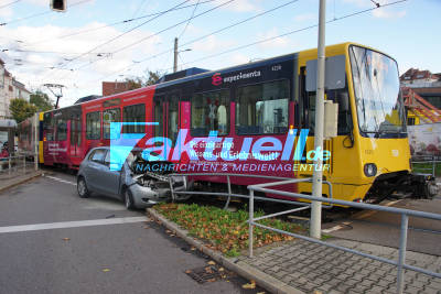 Stuttgart West: PKW nach Rotlichverstoss mit Stadtbahn kollidiert