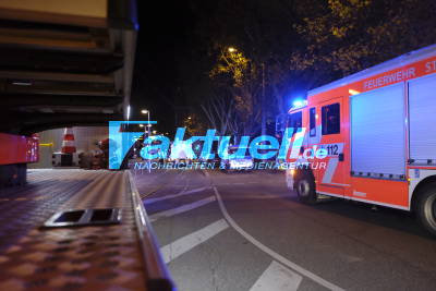 Citroen auf Neckartalstrasse überschlägt sich und bleibt auf Stadtbahngleisen liegen. 2 Personen wurden dabei verletzt. 