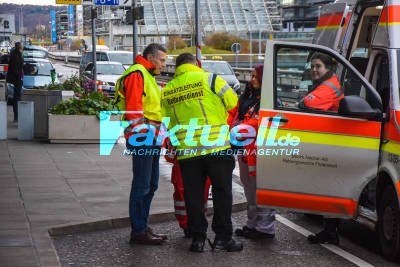 Weggeworfenes Schminktäschchen sorgt für Großeinsatz am Flughafen Stuttgart - 13 Patienten vom Rettungsdienst versorgt - 2 in Klinik gebracht