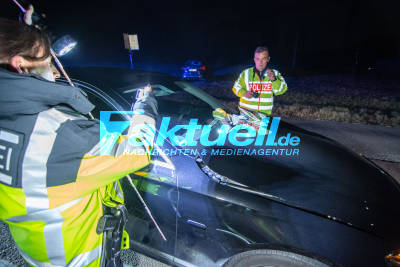 Jogger wird von PKW mit ca. 70 km/h erfasst und auf die Fahrbahn geschleudert - Jogger schwer verletzt, Mutter mit Kind unter Schock