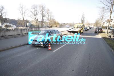 Tiefstehende Sonne: 81-Jähriger Taxifahrer verursacht Frontalzusammenstoß - Fahrgast verletzt