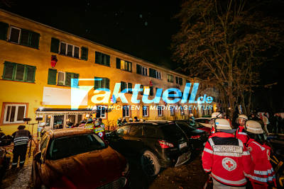 Gebäudebrand mit hohem Sachschaden - Bewohner konnten sich selbst retten - offenbar brannten Dekorationsgegenstände,