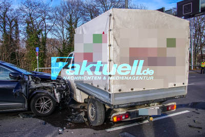 Stuttgart Ost: PKW kollidiert mit LKW