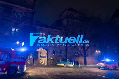 Silvester: Stuttgart feiert in der Innenstadt das neue Jahr - Feuerwehreinsatz am Alten Schloss