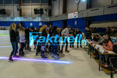 Icefreesytle-Cup in Waldbronn: Icefreestyler zeigen ihr Können im Eistreff 