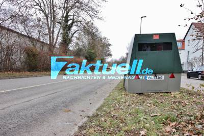 Nun blitzt es auch in der Leutenbacher Straße - Neuer Anhängerblitzer in Winnenden aufgestellt