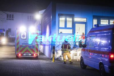 Tödlicher Wohnungsbrand in Freiberg am Neckar: Beheizter Sessel geht in Flammen auf und verraucht Wohnung - Ältere Frau stirbt, Kleiner Junge verletzt gerettet
