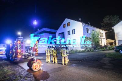 Tödlicher Wohnungsbrand in Freiberg am Neckar: Beheizter Sessel geht in Flammen auf und verraucht Wohnung - Ältere Frau stirbt, Kleiner Junge verletzt gerettet