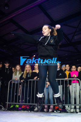 Eislaufen statt Zocken: Icefreestyle-Battle auf der Waldau in Stuttgart - Jung und Alt duellieren sich vor großem Publikum