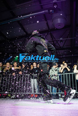 Eislaufen statt Zocken: Icefreestyle-Battle auf der Waldau in Stuttgart - Jung und Alt duellieren sich vor großem Publikum