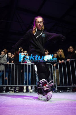 Eislaufen statt Zocken: Icefreestyle-Battle auf der Waldau in Stuttgart - Jung und Alt duellieren sich vor großem Publikum