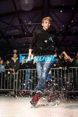 Eislaufen statt Zocken: Icefreestyle-Battle auf der Waldau in Stuttgart - Jung und Alt duellieren sich vor großem Publikum