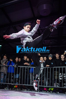 Eislaufen statt Zocken: Icefreestyle-Battle auf der Waldau in Stuttgart - Jung und Alt duellieren sich vor großem Publikum