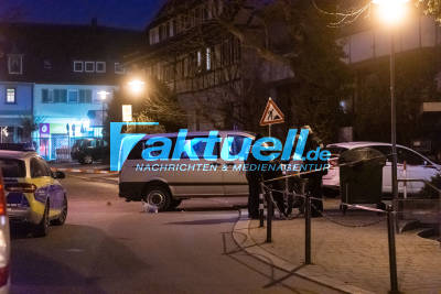SEK-Einsatz und Festnahme: Blutige Auseinandersetzung mit Messern fordert mehrere teils Schwerverletzte in der Nürtinger Innenstadt: Polizei umstellt Gebäude mit Maschinenpistolen, Täter wird festgenommen und SEK stürmt Gebäude