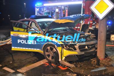 Niefern-Öschelbronn - Zusammenstoß Streifenwagen gg PKW, 70.000€ Schaden, 3 Verletzte