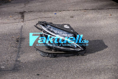 83-Jähriger rammt Blumenkübel, verursacht Unfall auf der Flucht beim Überholen - 5 PKWs beschädigt - 2 Verletzte