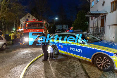 Gartenhaus in Vollbrand, Benzinkanister und Feuerzeug gefunden - Bub verdächtigt - Spektakuläre Feuer-Aufnahmen
