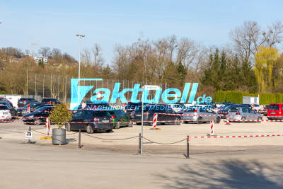 Corona Drive-In überfüllt! Neu-Ankömmliche wegen Überfüllung abgewiesen - Verkehrsinfarkt in Nürtingen wegen Virus-Test