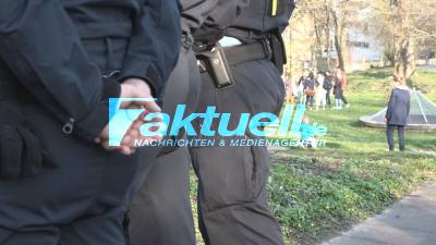 Polizei kontrolliert in Stuttgart Maßnahmen zum Infektionsschutz - Kontrollen am Leipziger Platz