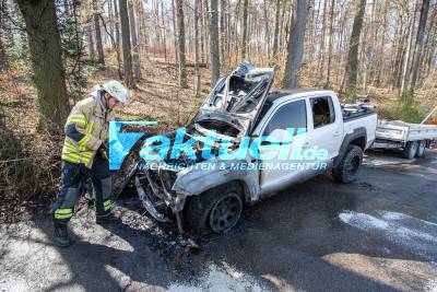 Pick-Up Geländewagen brennt auf dem Kappelberg komplett aus