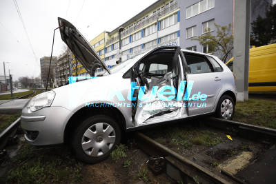 Rotlicht missachtet: Schwerer Unfall zwischen Stadtbahn und PKW - Eine Person verletzt