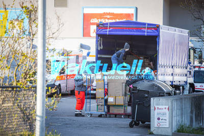 Corona-Schutzausstattung wird von geheimer Lagehalle aus durch THW an Rettungsdienststellen verteilt