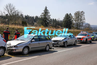 B466 Richtung Donzdorf Auffahrunffall mit 3 PKW erfordert mehrere Verletzte 30.000€ Schaden 