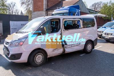 Sprinter kracht beim Wenden mit Stadtbahn zusammen
