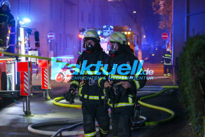 Aufwendiger Feuerwehreinsatz bei Brand in Göppinger Wohnhaus - Feuerwehrmann leicht verletzt