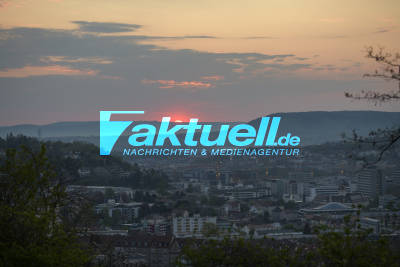 Stuttgart Sonnenunter- und Sonnenaufgang