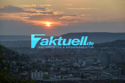 Stuttgart Sonnenunter- und Sonnenaufgang
