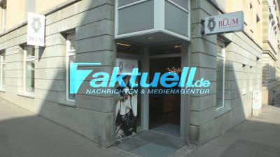 Sex Toys müssen gespült werden - Erotikboutique bereitet sich für die Wiedereröffnung vor