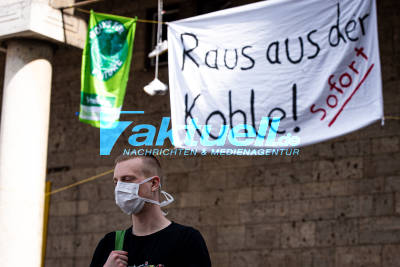 Fridays For Future Aktivisten angezeigt wegen Verstoß gegen Corona Verordnung in der Stuttgarter Innenstadt - Demonstriert werden kann auch Digital
