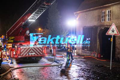 Scheune in Gundelsheim in Vollbrand - Großeinsatz der Feuerwehren Bad Friedrichshall und Gundelsheim wie auch der BF Heilbronn