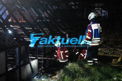 Scheune in Gundelsheim in Vollbrand - Großeinsatz der Feuerwehren Bad Friedrichshall und Gundelsheim wie auch der BF Heilbronn