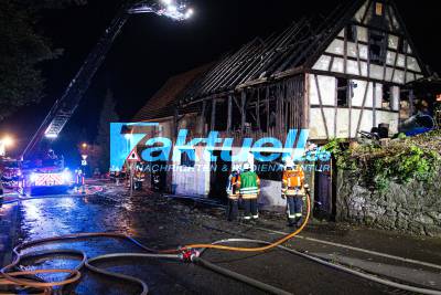 Scheune in Gundelsheim in Vollbrand - Großeinsatz der Feuerwehren Bad Friedrichshall und Gundelsheim wie auch der BF Heilbronn