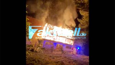 Scheune in Gundelsheim in Vollbrand - Großeinsatz der Feuerwehren Bad Friedrichshall und Gundelsheim wie auch der BF Heilbronn