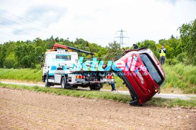 2 Schwerverletzte durch Frontalcrash nach fehlgeschlagenem Überholmanöver auf der B464 zwischen Walddorfhäslach und Dettenhausen