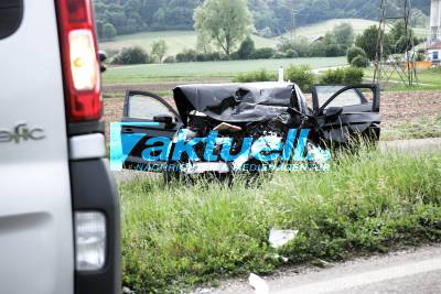 Schorndorf-Miedelsbach: Frontalcrash auf der Landstraße - 2 schwerst Verletzte
