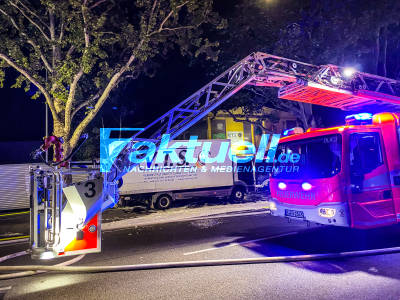 Erst Corona, dann Brand-Anschlag: Event-Firma doppelt getroffen: Vor Corona-Demo Brandanschlag auf Veranstaltungstechnik - Mitarbeiter spürten Druckwelle - Zeugen sahen 4 Vermummte