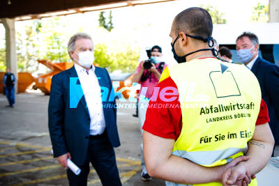 Umweltminister von BW Franz Untersteller besucht Wertstoffhof in Böblingen - Landrat Roland Bernhard begleitet den Besuch