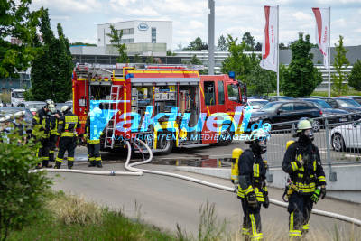 Brand bei Autohaus in Ludwigsburg: Mitarbeiter berichtet von zwei Explosionen im Lagerraum - 20.000 Euro Schaden