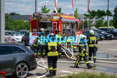 Brand bei Autohaus in Ludwigsburg: Mitarbeiter berichtet von zwei Explosionen im Lagerraum - 20.000 Euro Schaden
