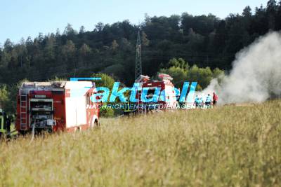 Schwerer Unfall beim Grillen - Mann brennt Hütte nieder und verletzt sich schwer - Rettungshubschrauber im Einsatz