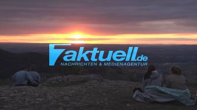 Traumhafter Sonnenuntergang auf der Schwäbischen Alb vom Breitenstein