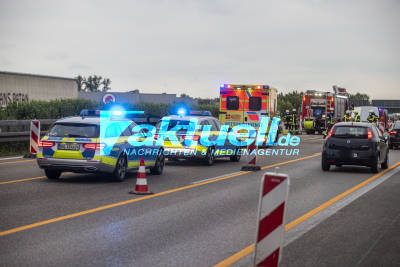 Vollsperrung der A81: Schwerer Unfall mit drei Fahrzeugen auf der Autobahn sorgt für Staus im Morgenverkehr