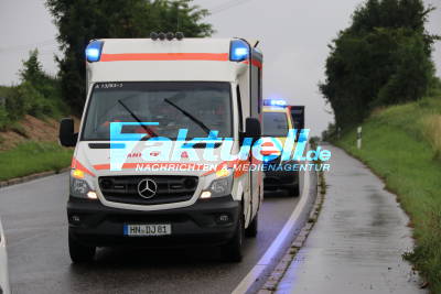 B27 Talheim - Frontalzusammenstoß nach Überholmanöver in der Kurve  - 1 Schwerverletzter