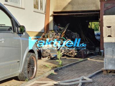 Garagenbrand in Mühlbach - Feuerwehr lässt Feuer nicht aufs Haus übergreifen - Gasflaschen gesichert - keine Person verletzt