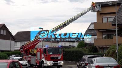 Downburst richtet massiven Schaden in Neuhausen an - Fluß auf Straße, Kamin stürzte auf Straße, massive Regenfälle